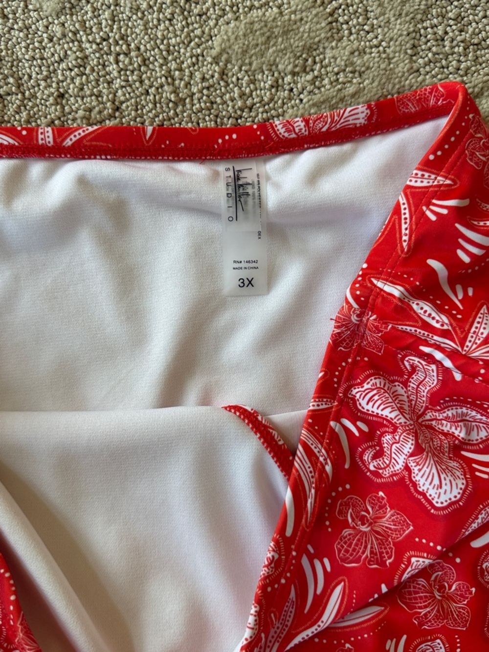 Nicole Miller Studio Red & White 2 piece swimsuit - 3X - Picture 5 of 5